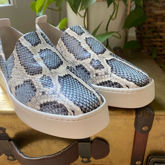 Vince Saxon - 2 H0081L2401 animal print slip on shoes sneakers - Picture 3 of 12